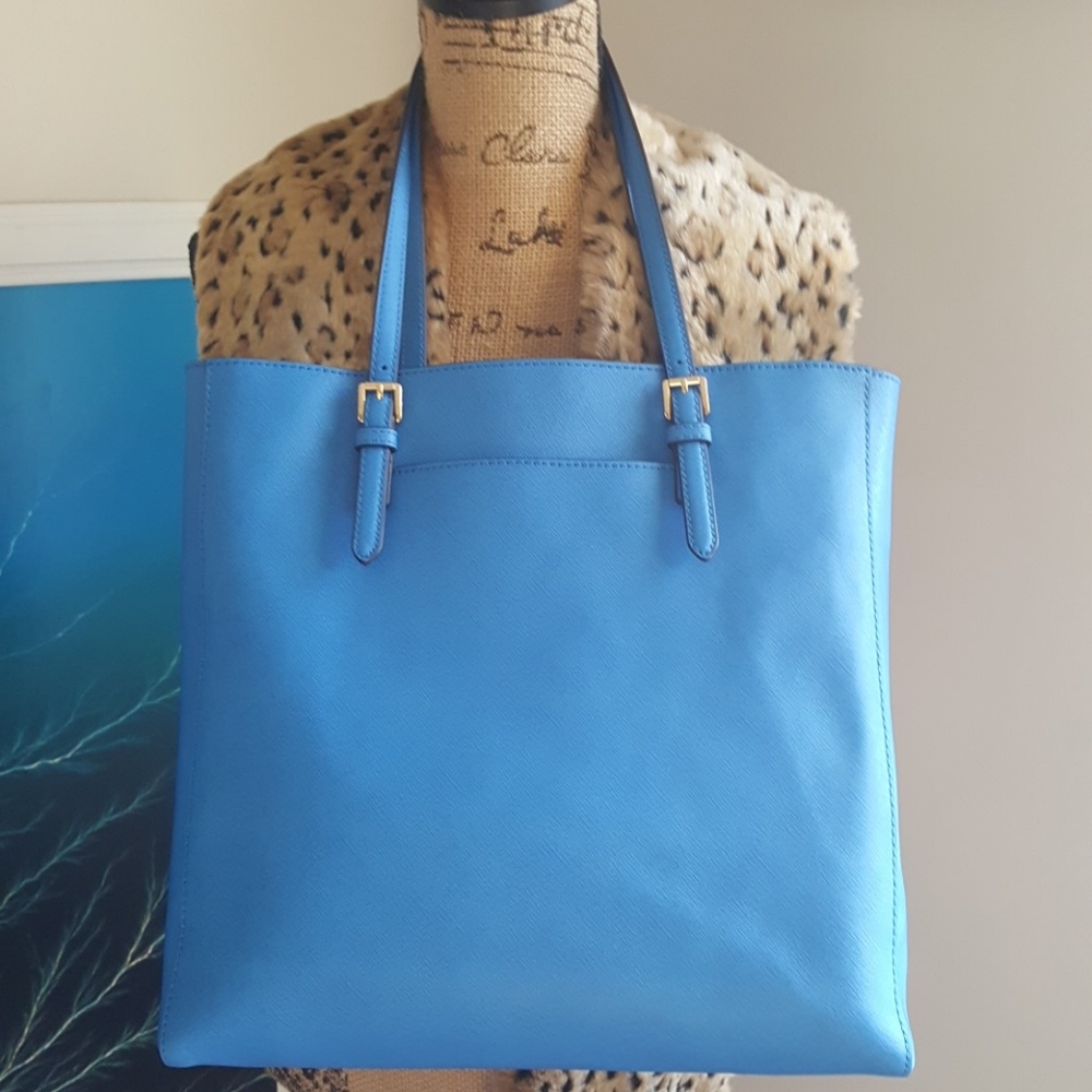 Michael Kors XL Tote Bag. - Picture 6 of 8